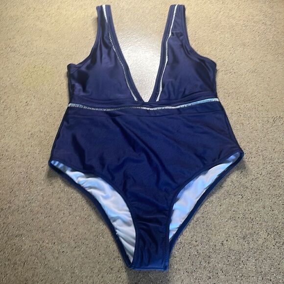 NEW Cupshe Navy blue one piece swimsuit with white embroidered trim sz M - Picture 1 of 8